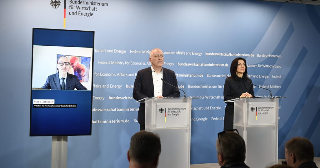 [Peter Leibinger (Präsident des BDI)], Jürgen Kerner (2. Vorsitzender IG Metall), BM Katherina Reiche