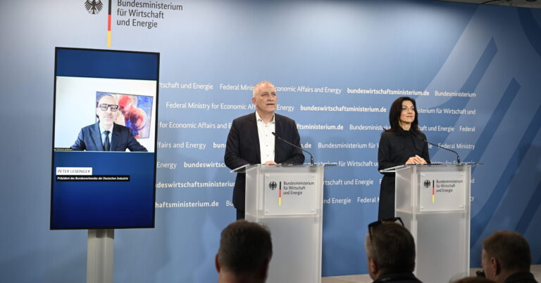 [Peter Leibinger (Präsident des BDI)], Jürgen Kerner (2. Vorsitzender IG Metall), BM Katherina Reiche